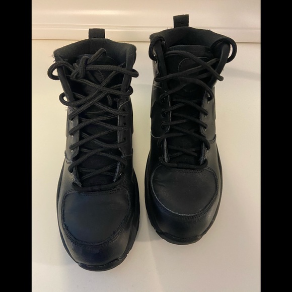 Nike boots boys size 4 excellent condition !! - Picture 1 of 4